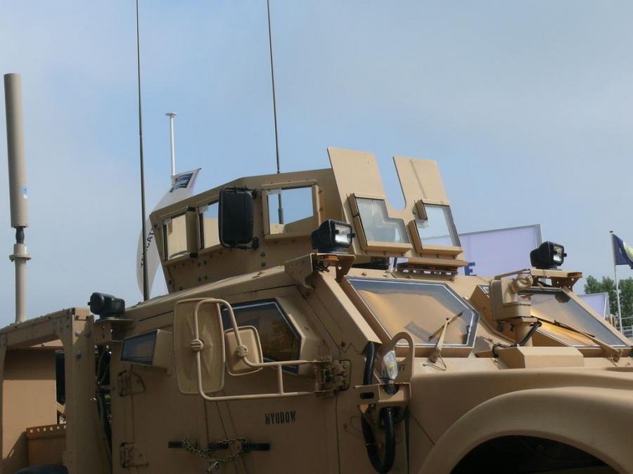 Детали экстерьера Oshkosh M-ATV 2009 года  (фото 37 из 676)